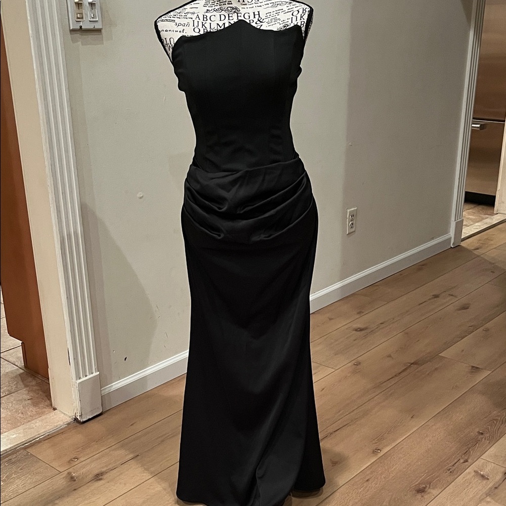 Elegant Black Strapless Evening Dress